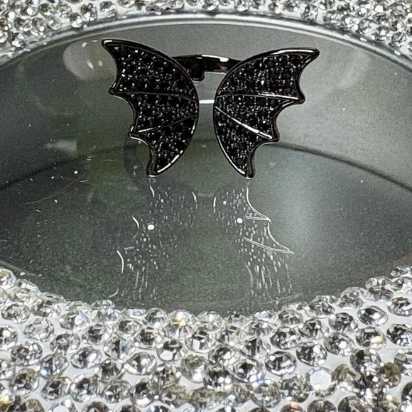🦇COOL RING-Black Bat Wing/Rhinestone - Picture 6 of 8